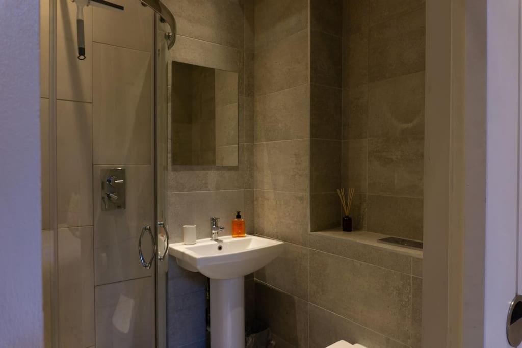 Spacious Apartment In City Centre - Free Parking Nottingham Zewnętrze zdjęcie