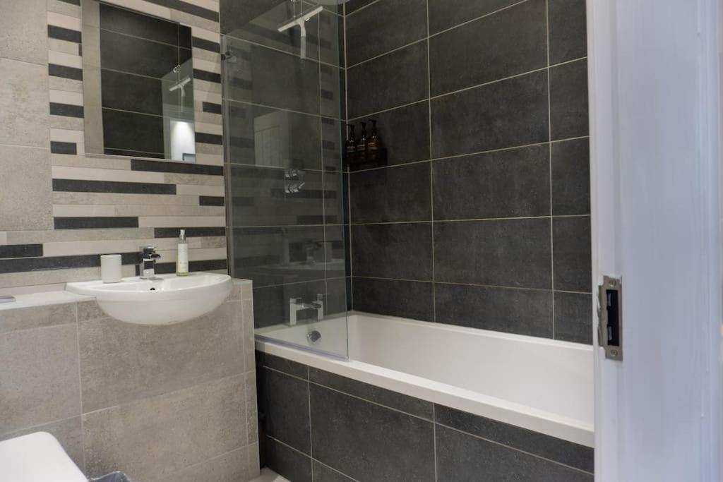Spacious Apartment In City Centre - Free Parking Nottingham Zewnętrze zdjęcie